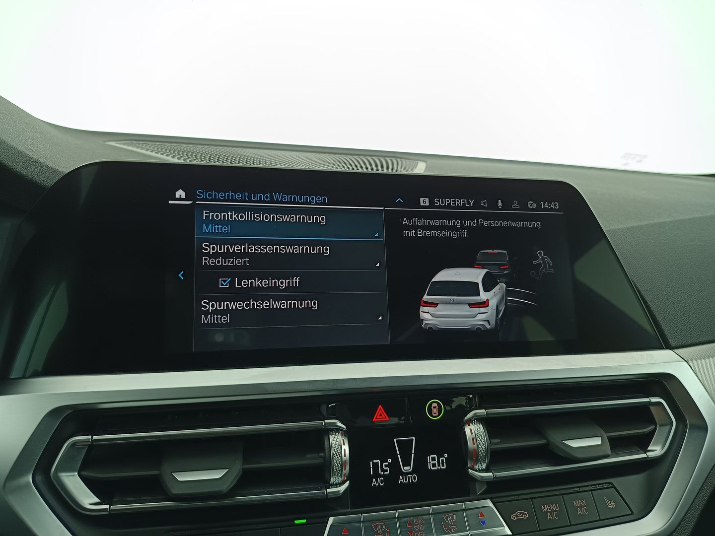 BMW 330e PHEV xDrive Touring Aut. | Bild 24 von 38