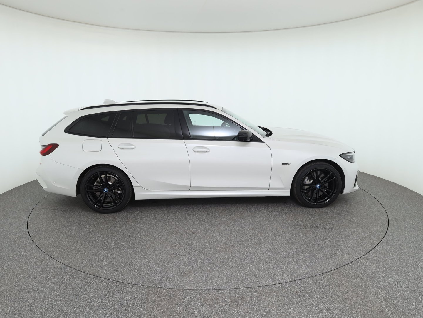 BMW 330e PHEV xDrive Touring Aut. | Bild 4 von 38