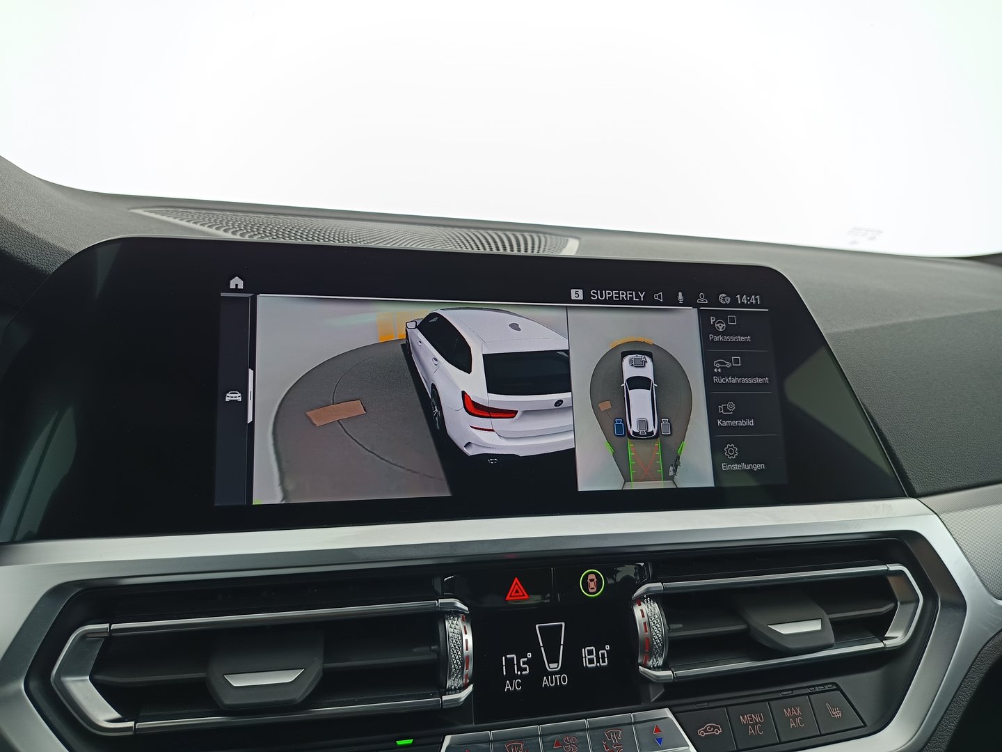 BMW 330e PHEV xDrive Touring Aut. | Bild 20 von 38