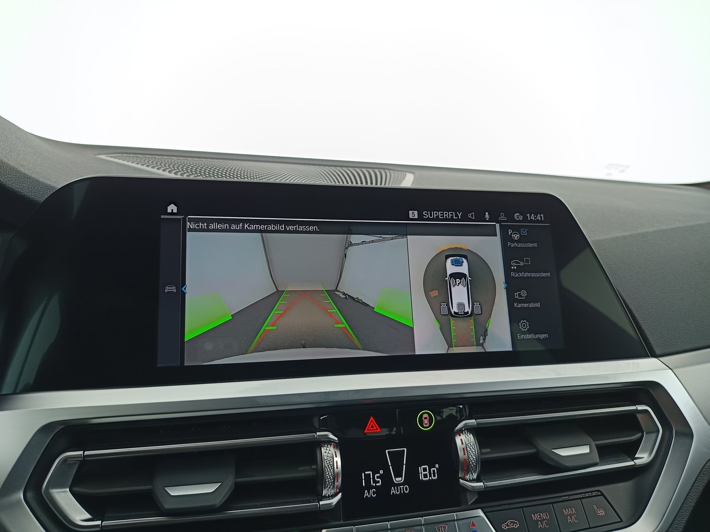 BMW 330e PHEV xDrive Touring Aut. | Bild 19 von 38