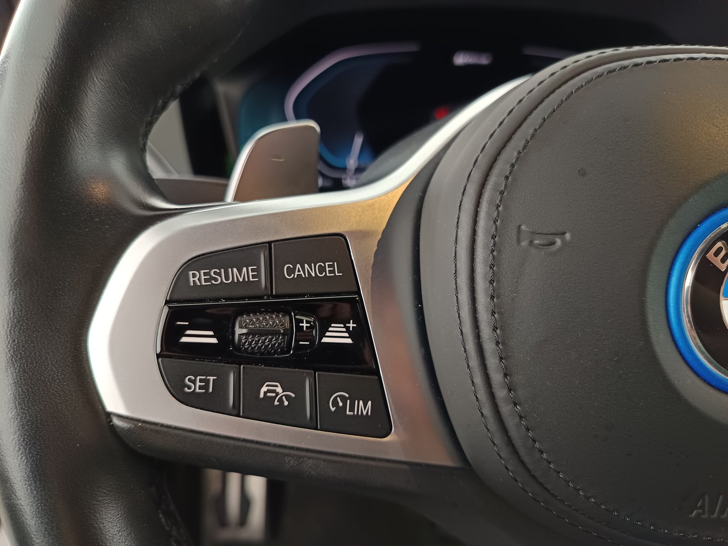 BMW 330e PHEV xDrive Touring Aut. | Bild 16 von 38