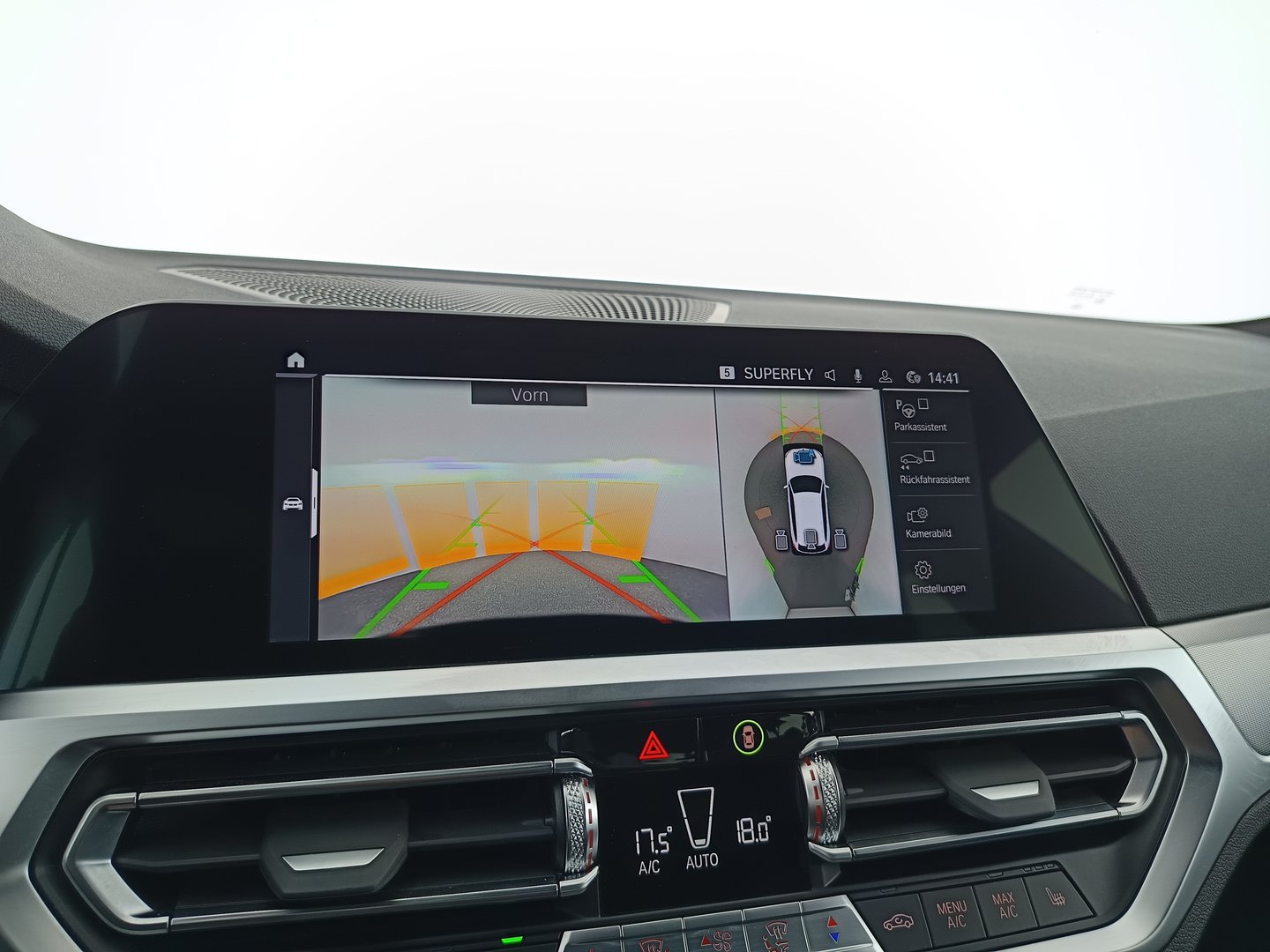 BMW 330e PHEV xDrive Touring Aut. | Bild 21 von 38