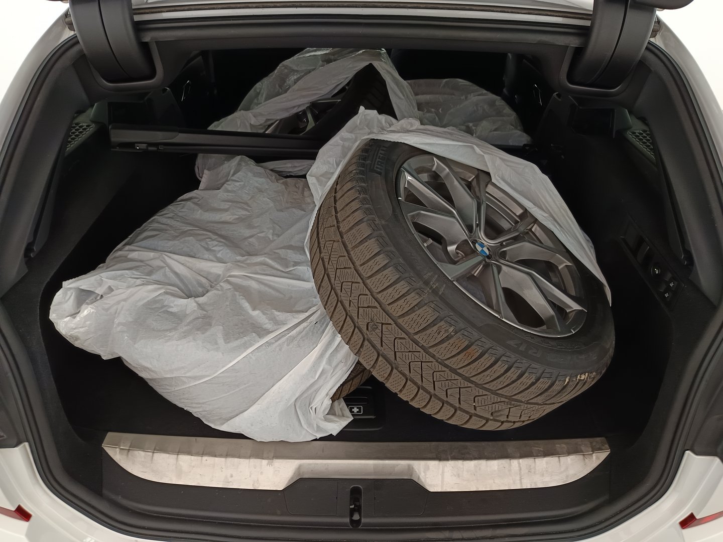 BMW 330e PHEV xDrive Touring Aut. | Bild 31 von 38