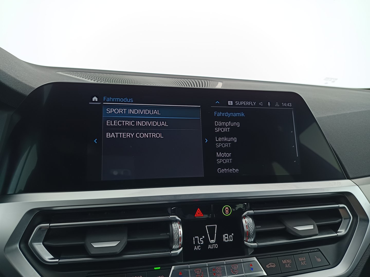 BMW 330e PHEV xDrive Touring Aut. | Bild 27 von 38