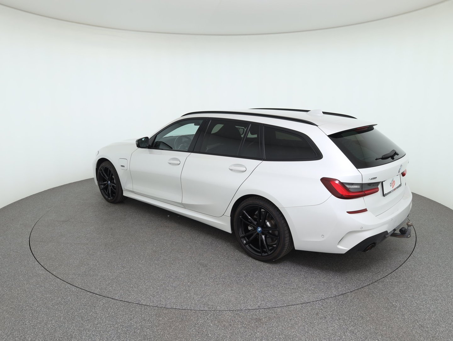 BMW 330e PHEV xDrive Touring Aut. | Bild 7 von 38