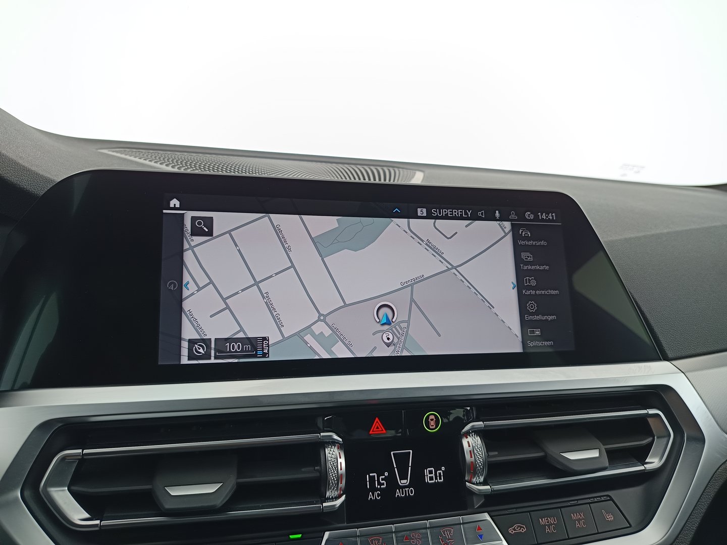 BMW 330e PHEV xDrive Touring Aut. | Bild 22 von 38