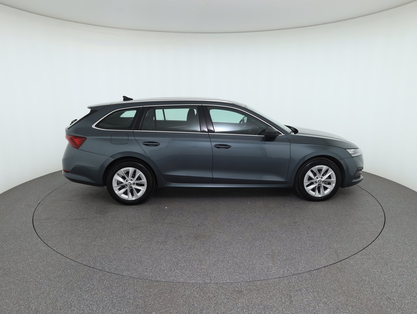 Škoda OCTAVIA Combi Premium TDI DSG | Bild 4 von 33