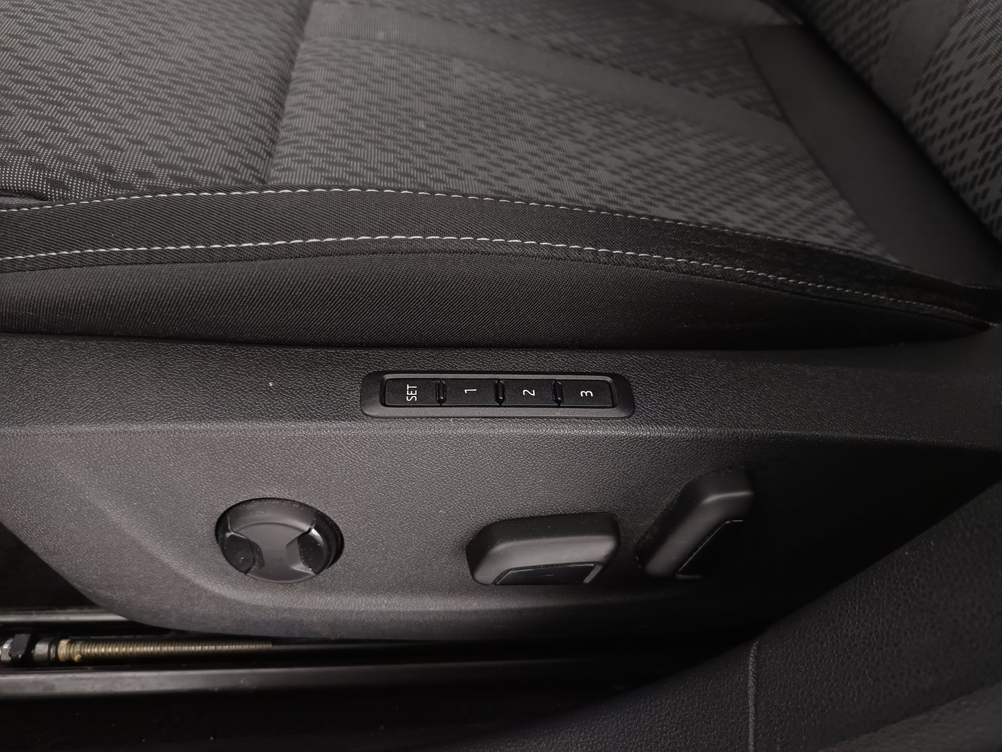 Škoda OCTAVIA Combi Premium TDI DSG | Bild 31 von 33