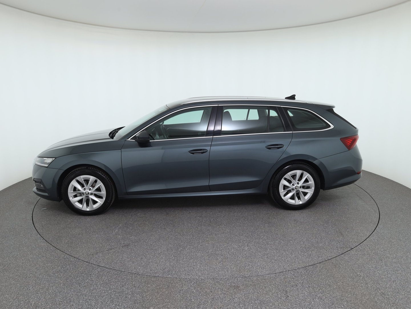 Škoda OCTAVIA Combi Premium TDI DSG | Bild 8 von 33