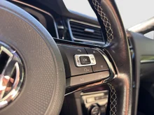 VW Golf Variant R Variant 4MOTION DSG in Oryxweiß Perlmutteffekt