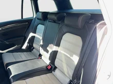 VW Golf Variant R Variant 4MOTION DSG in Oryxweiß Perlmutteffekt