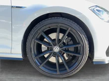 VW Golf Variant R Variant 4MOTION DSG in Oryxweiß Perlmutteffekt