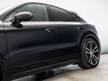 Porsche Cayenne E-Hybrid Coupé in CHROMITSCHWARZMETALLIC