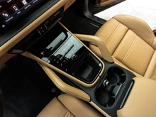 Porsche Cayenne E-Hybrid Coupé in CHROMITSCHWARZMETALLIC