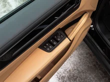 Porsche Cayenne E-Hybrid Coupé in CHROMITSCHWARZMETALLIC