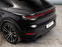 Porsche Cayenne E-Hybrid Coupé in CHROMITSCHWARZMETALLIC
