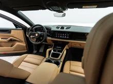 Porsche Cayenne E-Hybrid Coupé in CHROMITSCHWARZMETALLIC