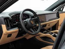 Porsche Cayenne E-Hybrid Coupé in CHROMITSCHWARZMETALLIC