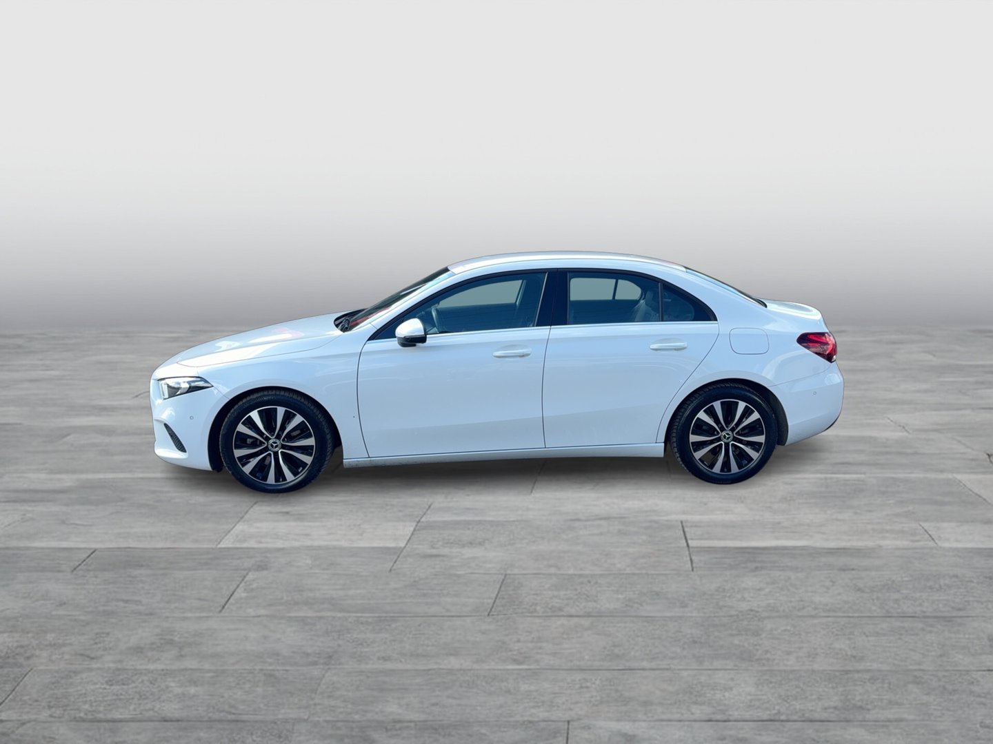 Mercedes A 200 d Limousine Aut. | Bild 2 von 23