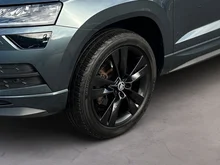 Škoda Karoq SPORTLINE TDI SCR in Quarz-Grau Metallic