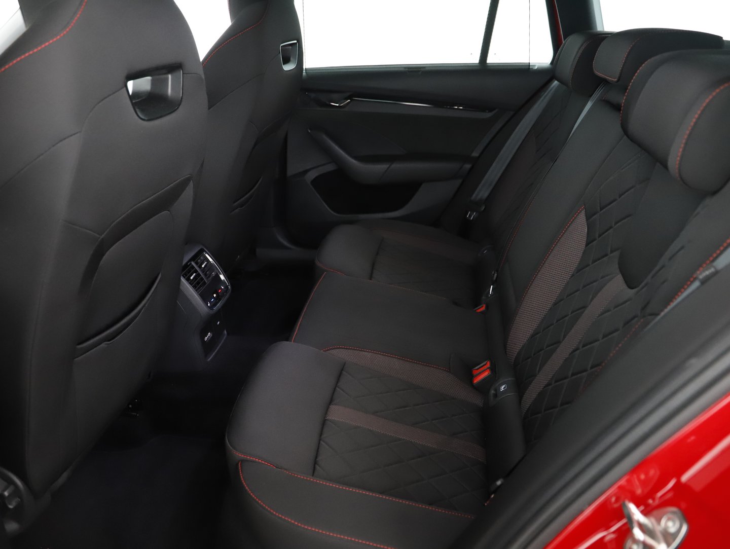 Škoda OCTAVIA Combi RS iV 245 DSG | Bild 21 von 27