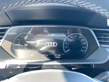 Audi Q8 Sportback 55 e-tron quattro advanced in Chronosgrau Metallic