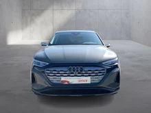Audi Q8 Sportback 55 e-tron quattro advanced in Chronosgrau Metallic
