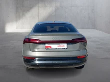 Audi Q8 Sportback 55 e-tron quattro advanced in Chronosgrau Metallic