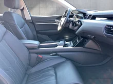 Audi Q8 Sportback 55 e-tron quattro advanced in Chronosgrau Metallic