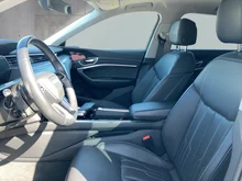 Audi Q8 Sportback 55 e-tron quattro advanced in Chronosgrau Metallic