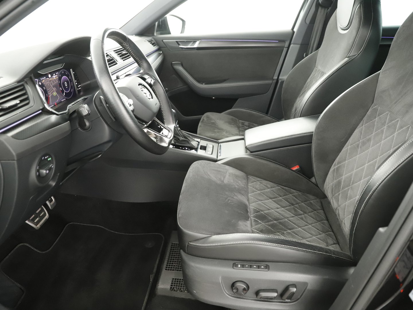 Škoda SUPERB Combi iV SPORTLINE DSG | Bild 3 von 13