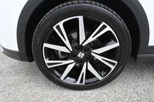 SEAT Arona Xperience 1.0 TSI in B4 "Candy" Weiss
