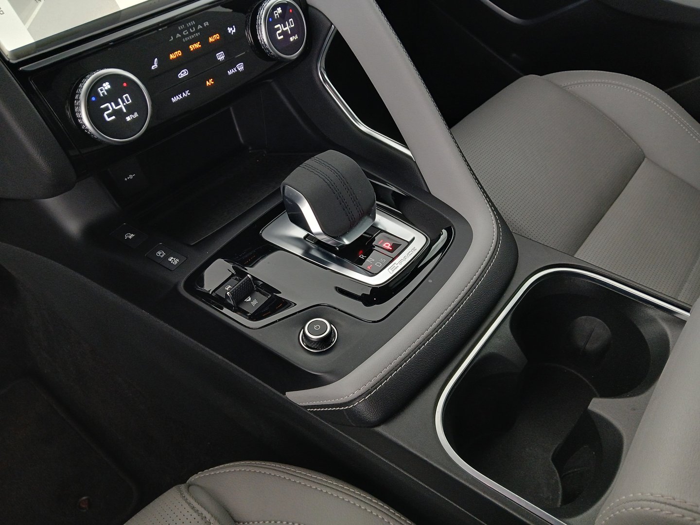 Jaguar E-Pace 2.0DI4 D165 AWD R-Dynamic S Aut. | Bild 27 von 31