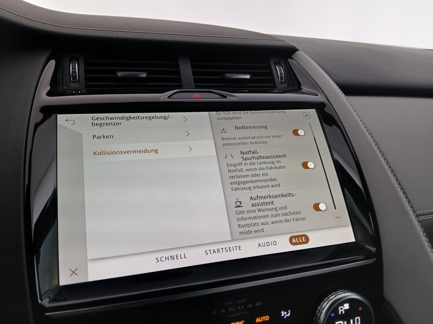 Jaguar E-Pace 2.0DI4 D165 AWD R-Dynamic S Aut. | Bild 22 von 31