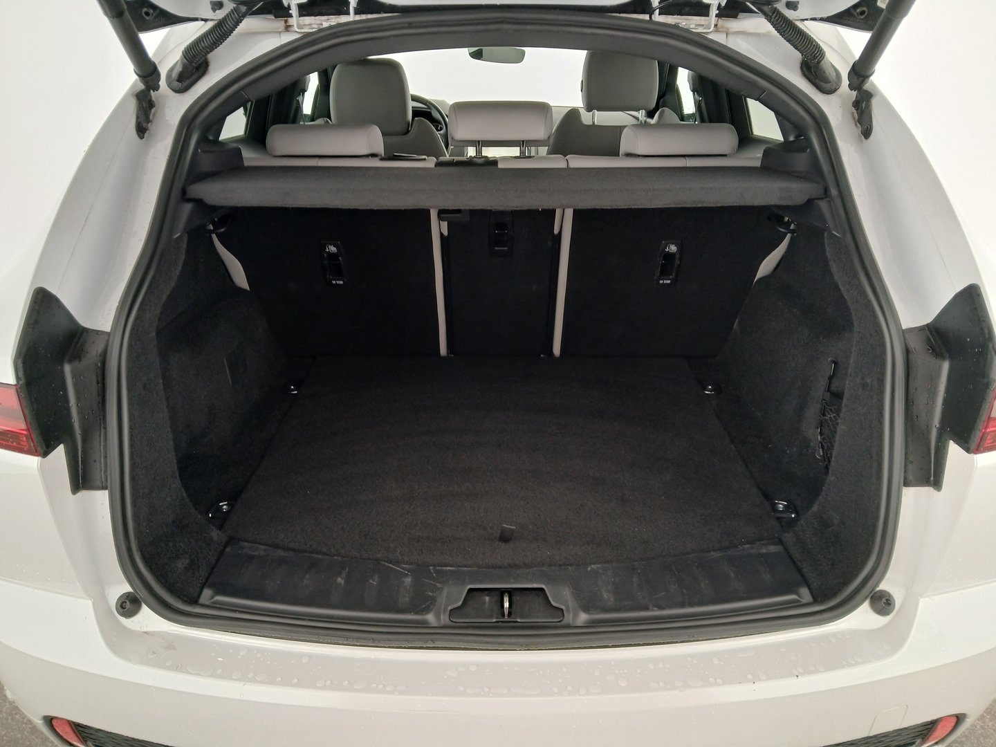 Jaguar E-Pace 2.0DI4 D165 AWD R-Dynamic S Aut. | Bild 29 von 31