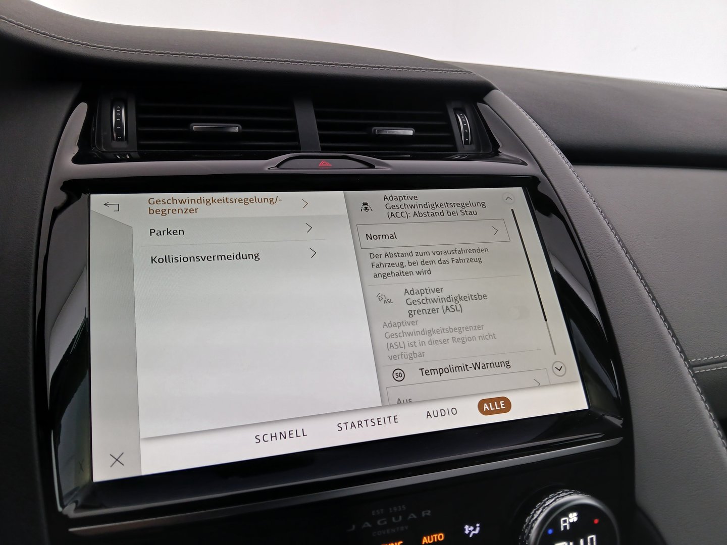 Jaguar E-Pace 2.0DI4 D165 AWD R-Dynamic S Aut. | Bild 23 von 31