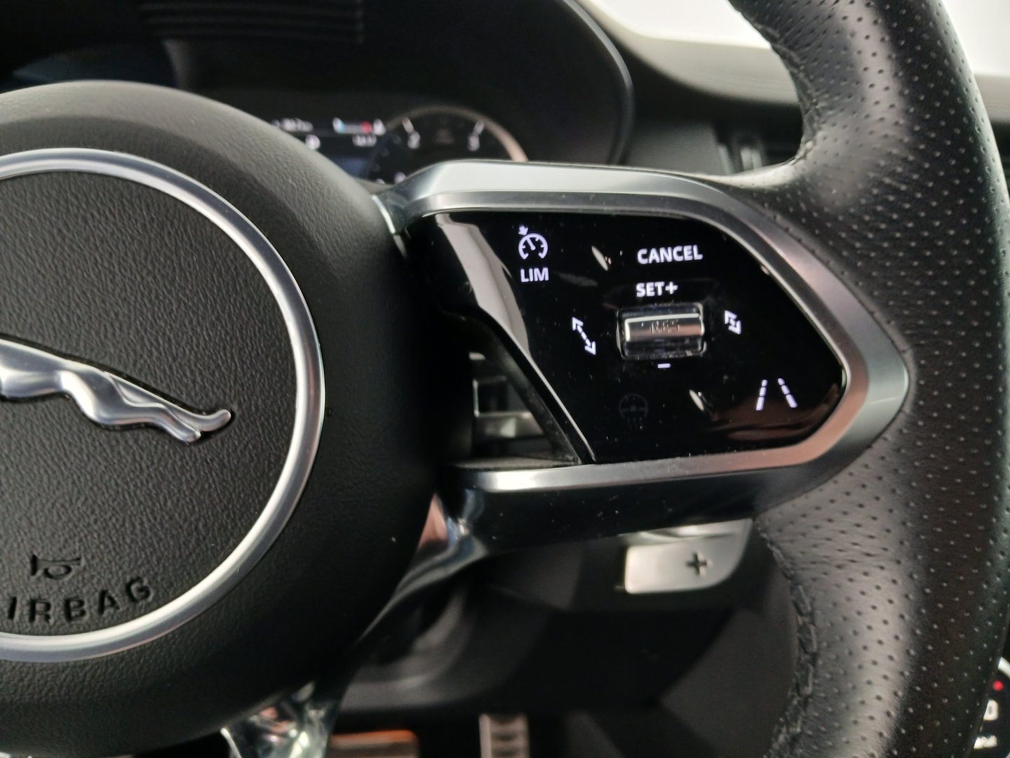 Jaguar E-Pace 2.0DI4 D165 AWD R-Dynamic S Aut. | Bild 18 von 31