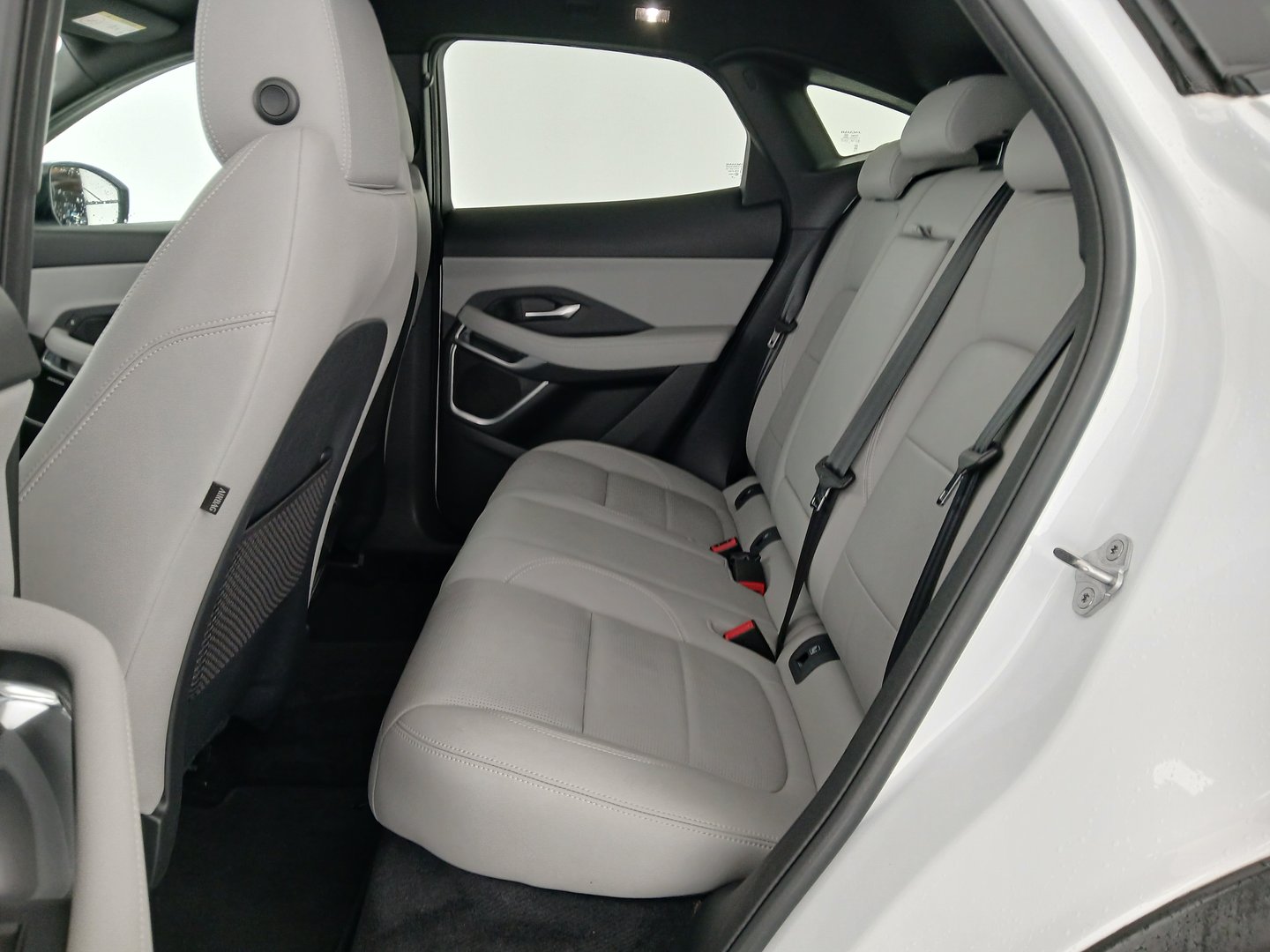 Jaguar E-Pace 2.0DI4 D165 AWD R-Dynamic S Aut. | Bild 28 von 31