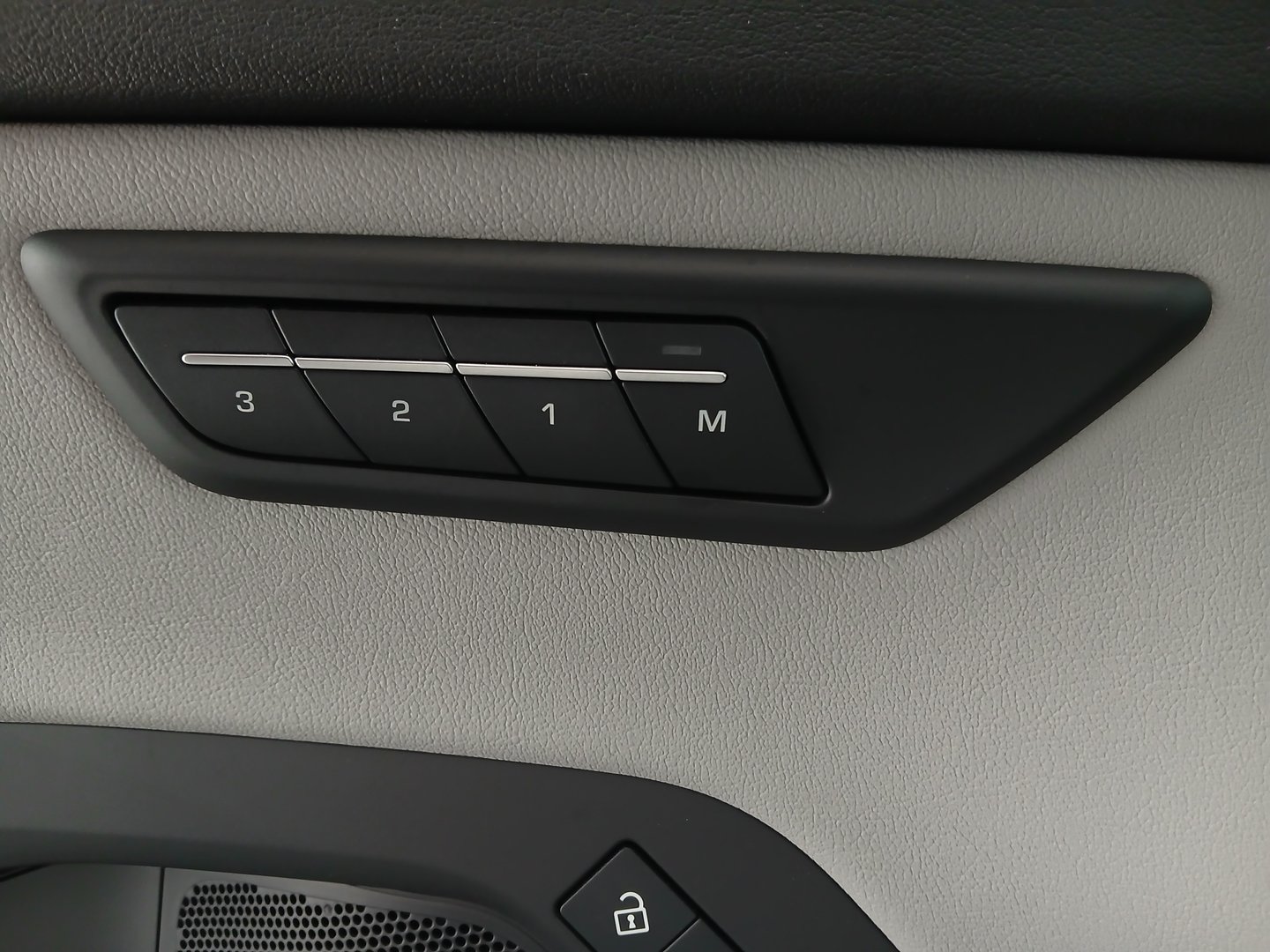 Jaguar E-Pace 2.0DI4 D165 AWD R-Dynamic S Aut. | Bild 13 von 31