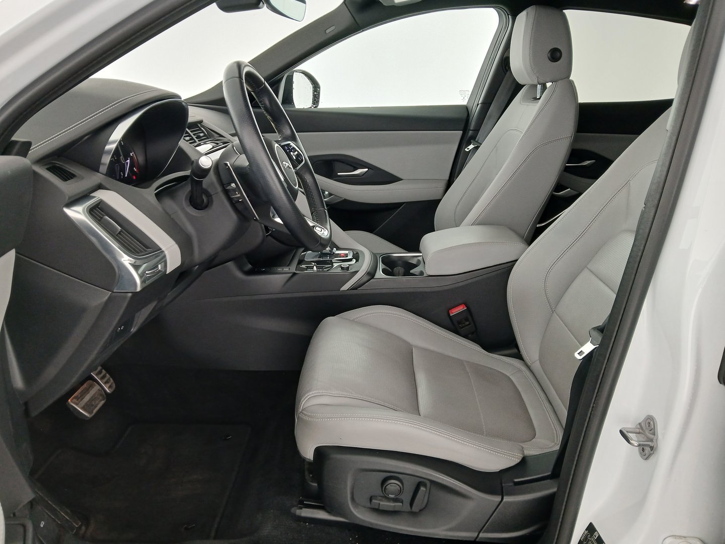 Jaguar E-Pace 2.0DI4 D165 AWD R-Dynamic S Aut. | Bild 14 von 31