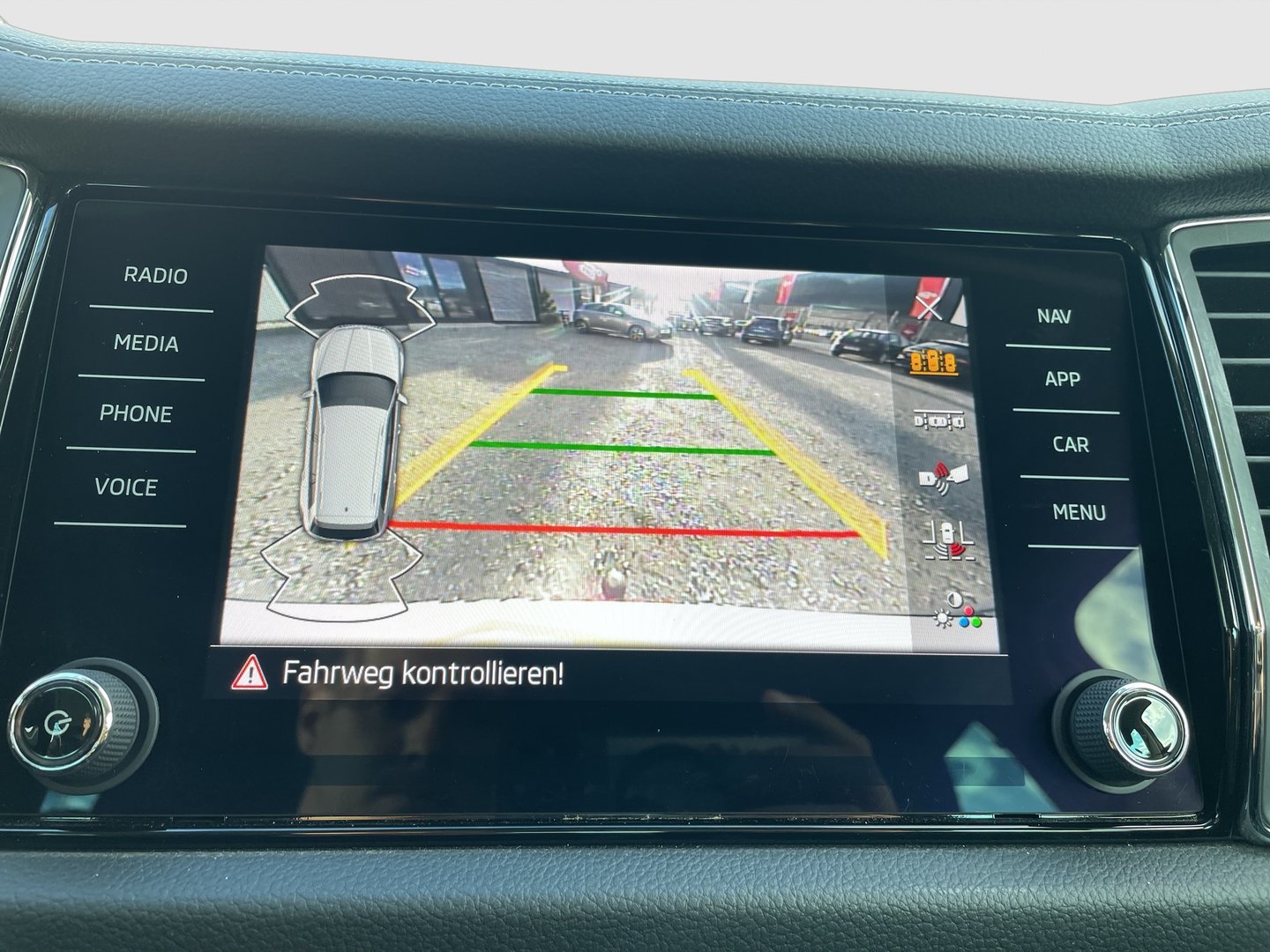 Škoda KODIAQ Ambition SC TDI DSG | Bild 18 von 27