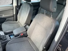 VW Caddy Life Maxi TDI 4MOTION in Deepblack Perleffekt