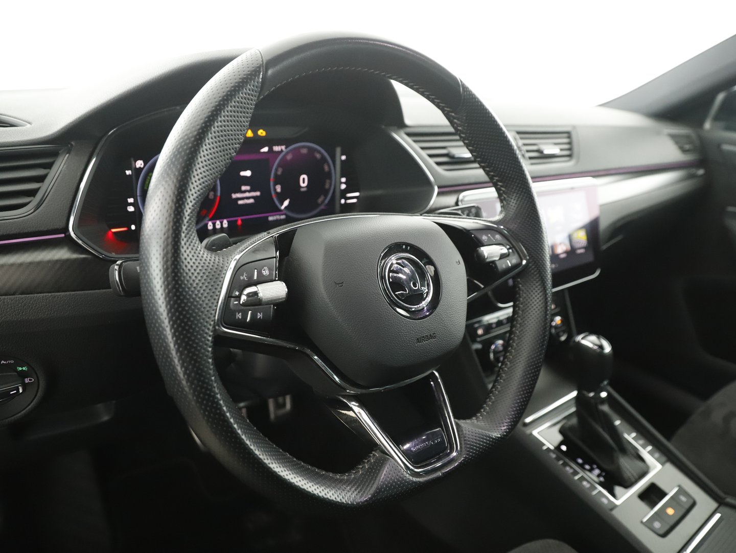 Škoda SUPERB Combi iV SPORTLINE DSG | Bild 11 von 25