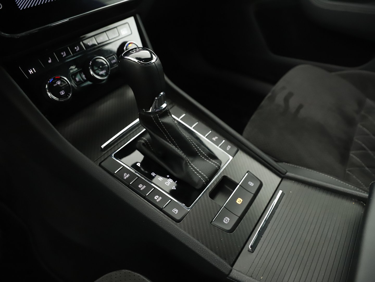 Škoda SUPERB Combi iV SPORTLINE DSG | Bild 20 von 25