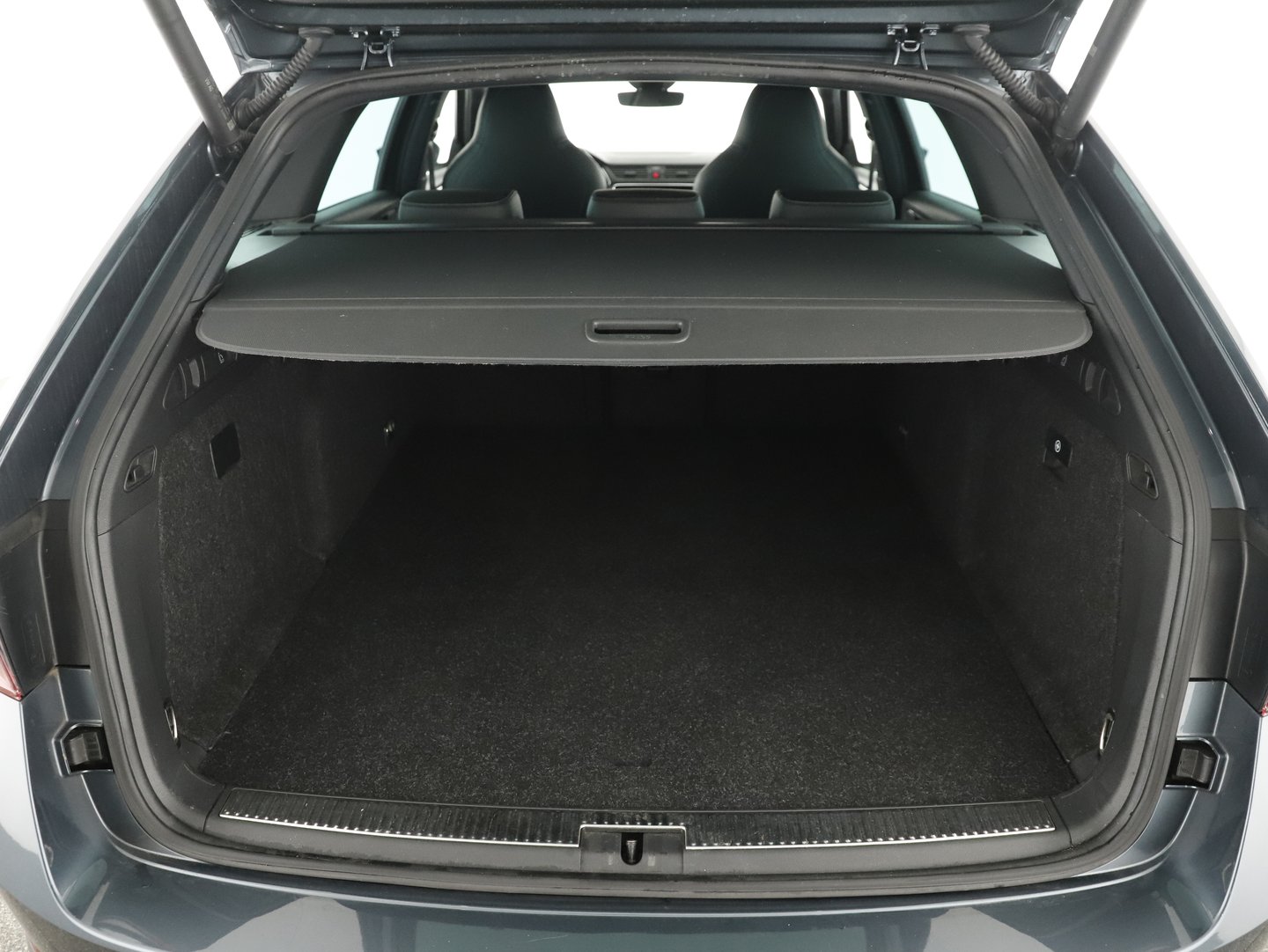 Škoda SUPERB Combi iV SPORTLINE DSG | Bild 22 von 25