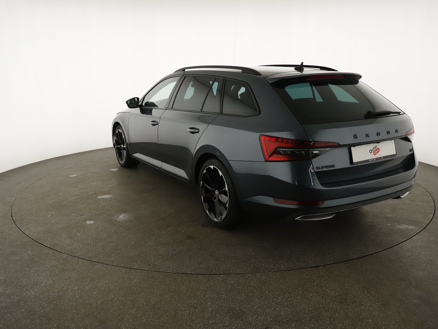 Škoda SUPERB Combi iV SPORTLINE DSG | Bild 2 von 25