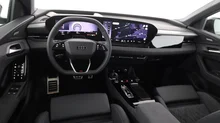 Audi Q6 e-tron quattro in Mythosschwarz Metallic