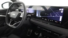 Audi Q6 e-tron quattro in Mythosschwarz Metallic