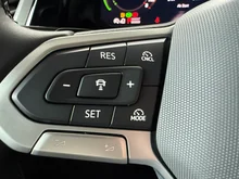 VW Multivan Style eHybrid 180 kW 4MOTION in Deepblack Perleffekt