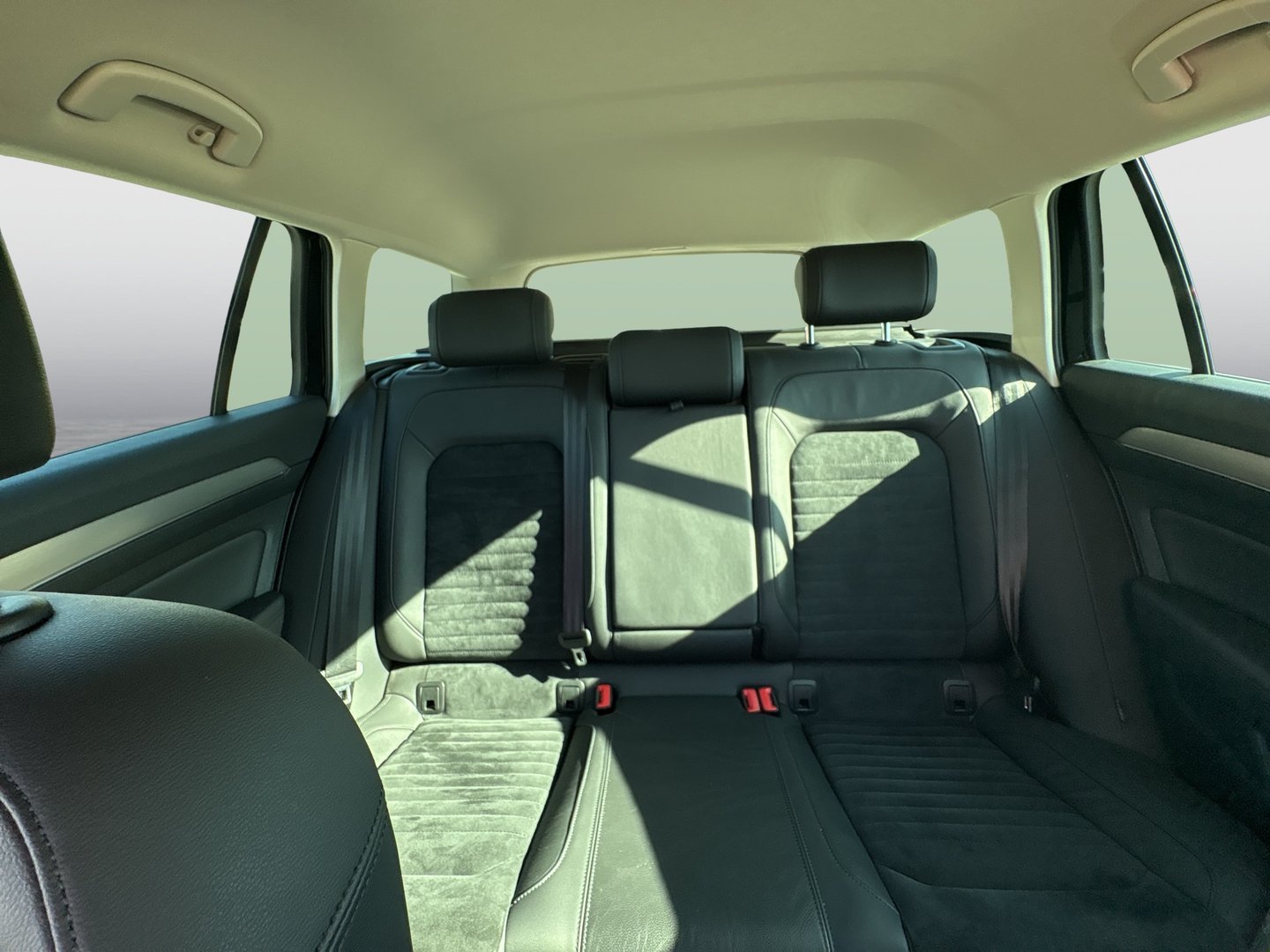 VW Passat Variant Highline TDI SCR | Bild 23 von 27